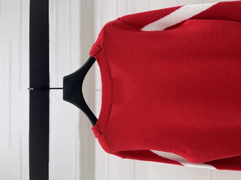 Va1e*ntin0 sweater